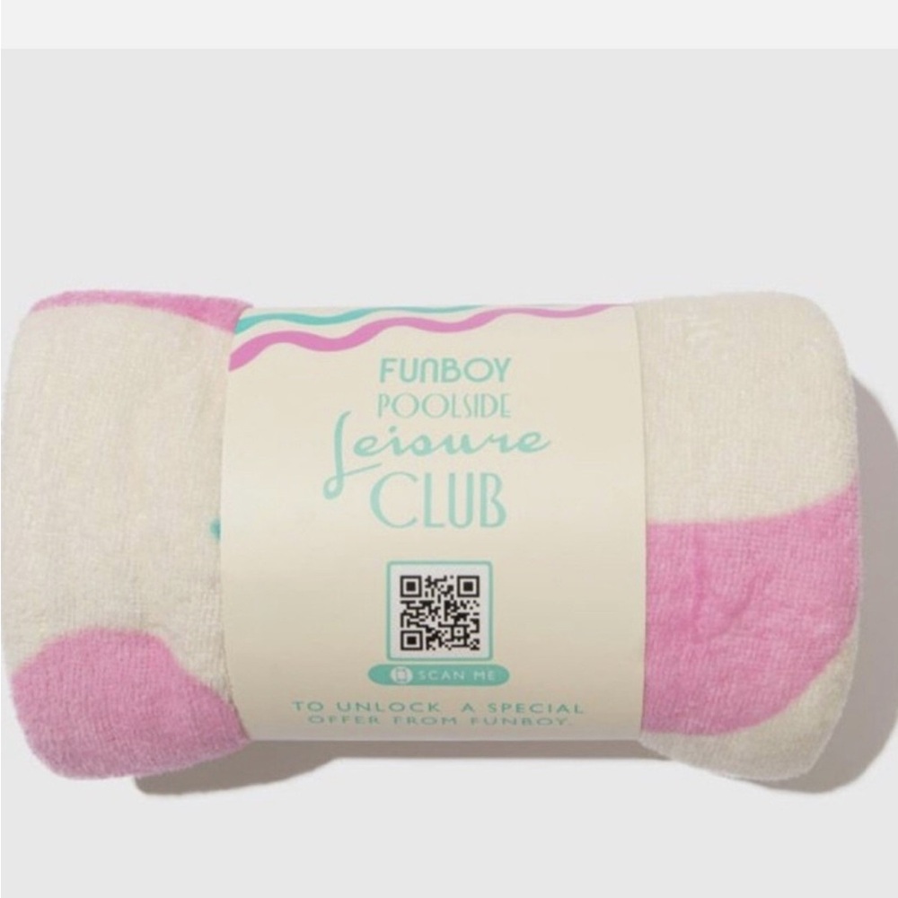 NWT FUNBOY Poolside Leisure Club Beach Towel Pink and White 68" X 30" Sealed